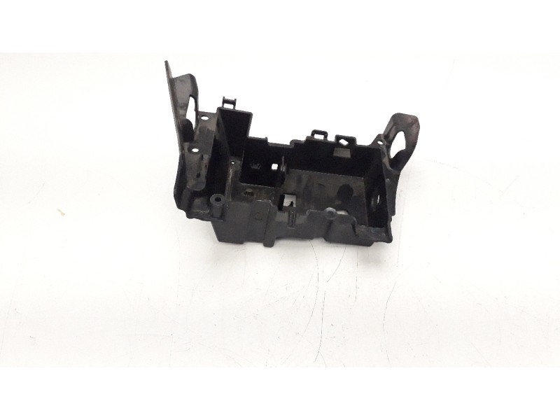 Recambio de moldura para honda cb 650r referencia OEM IAM 80111MKYD500  