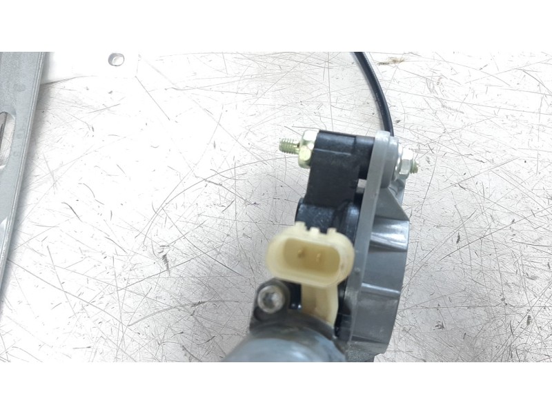 Recambio de elevalunas delantero derecho para kia stonic (ybcuv) referencia OEM IAM 82402H8100  