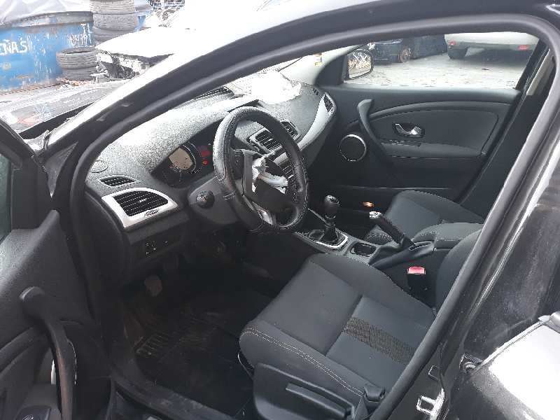 renault megane iii berlina 5 p del año 2009