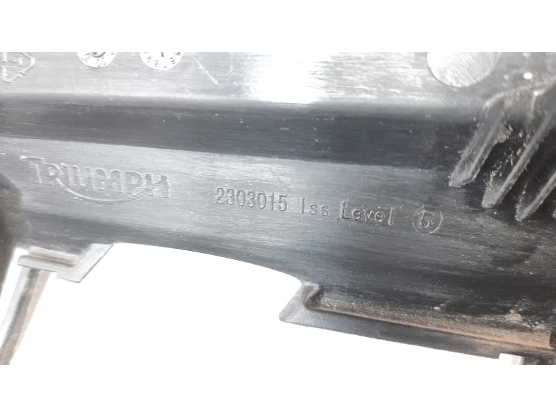 Recambio de moldura para triumph tiger 800 tiger 800 xca referencia OEM IAM T2303015  