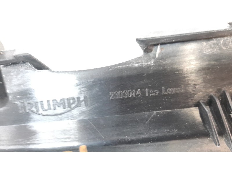 Recambio de moldura para triumph tiger 800 tiger 800 xca referencia OEM IAM T2303014  