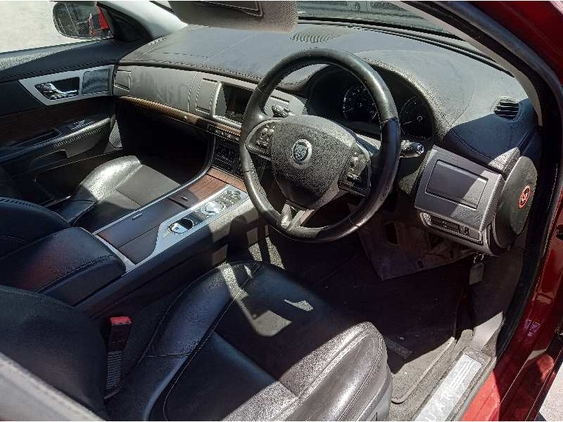 jaguar xf del año 2012