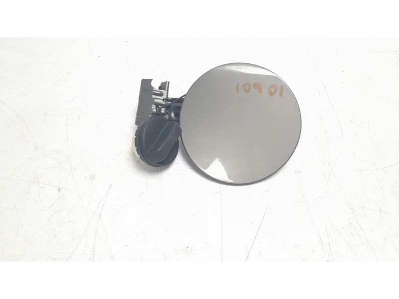 Recambio de tapa exterior combustible para toyota rav 4 referencia OEM IAM 7735042090  