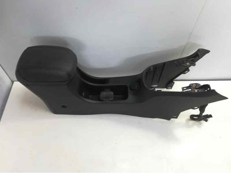 Recambio de apoyabrazos central para chevrolet cruze lt referencia OEM IAM   