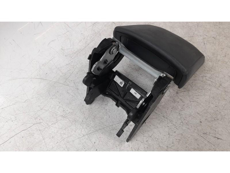 Recambio de apoyabrazos central para volkswagen t-cross 1.0 tsi referencia OEM IAM 2GM864207ATJT  