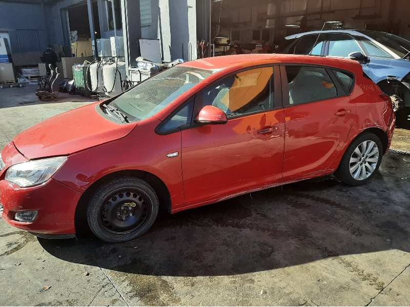 opel astra j lim. del año 2010