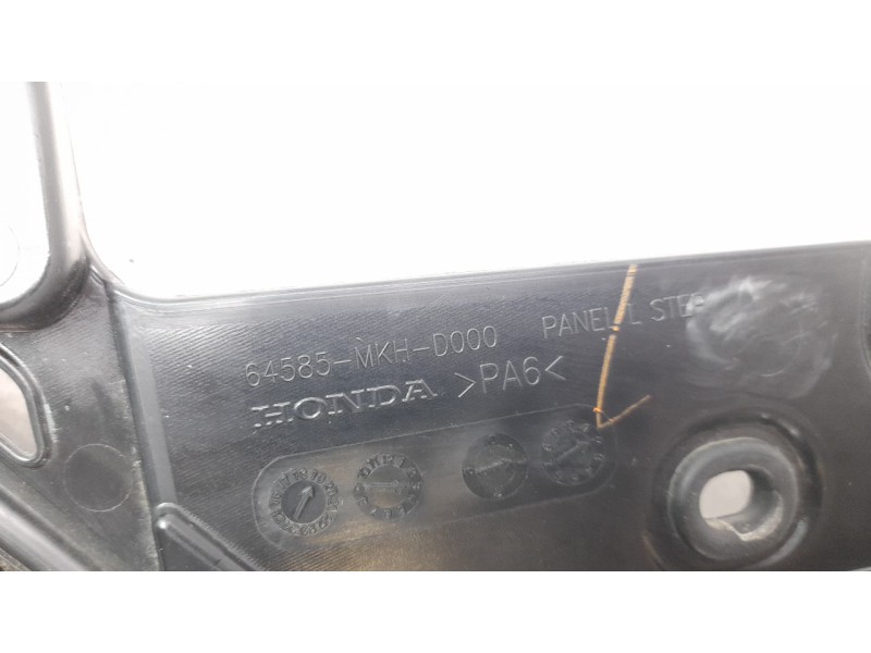 Recambio de moldura para honda x-adv referencia OEM IAM 64550MKHD00  