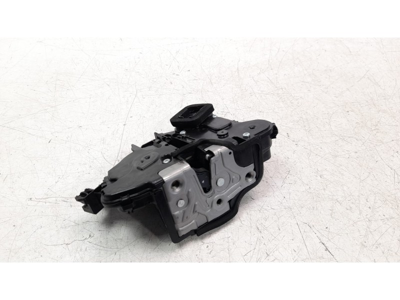 Recambio de cerradura puerta delantera derecha para volkswagen t-cross 1.0 tsi referencia OEM IAM 10B837016  