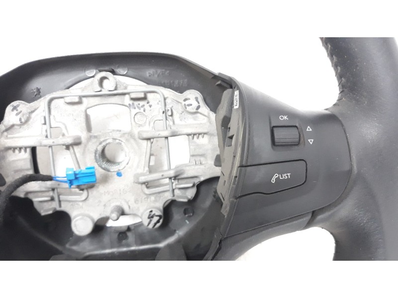 Recambio de volante para peugeot 208 1.2 12v e-vti referencia OEM IAM 98084115ZD  