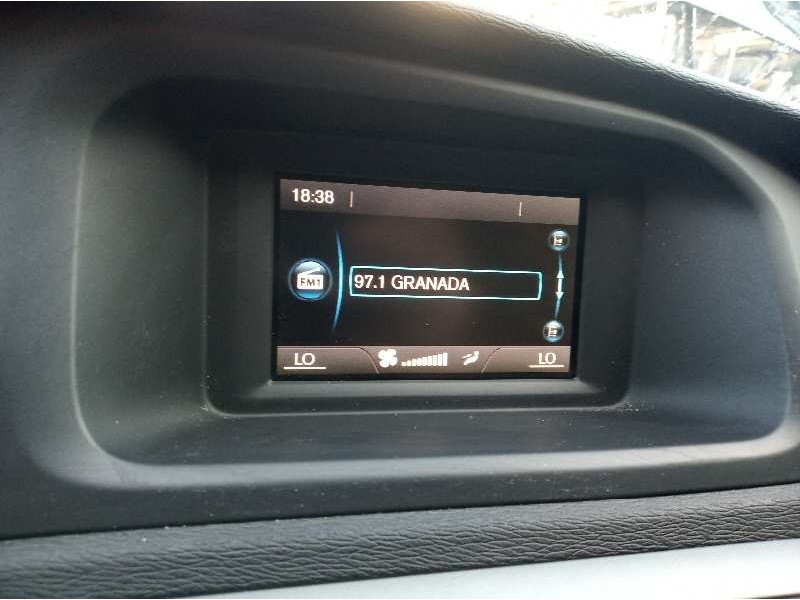 Recambio de pantalla multifuncion para volvo v40 kinetic referencia OEM IAM 7609502009  