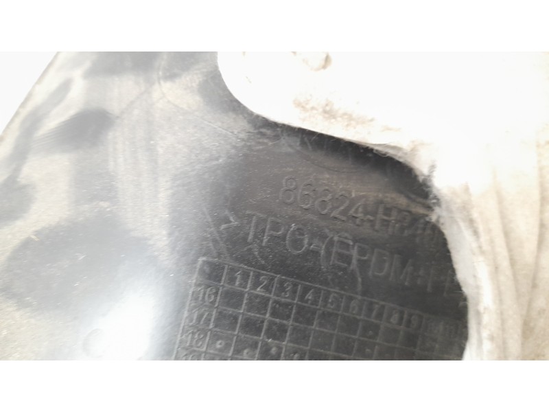 Recambio de paso rueda trasero derecho para kia stonic (ybcuv) referencia OEM IAM 86822H8400  