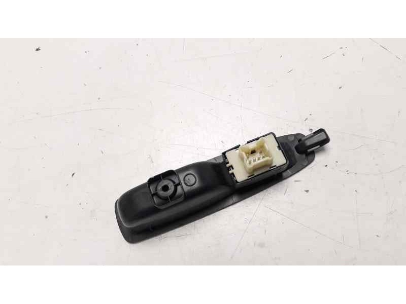 Recambio de mando elevalunas trasero derecho para renault captur zen referencia OEM IAM 829614619R  