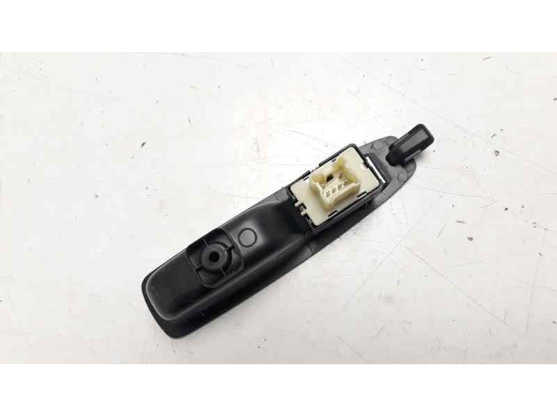 Recambio de mando elevalunas trasero izquierdo para renault captur zen referencia OEM IAM 829614619R  