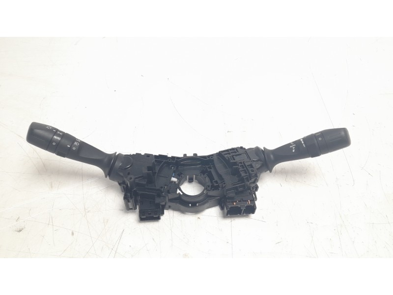 Recambio de mando multifuncion para toyota rav 4 referencia OEM IAM 8414033250  