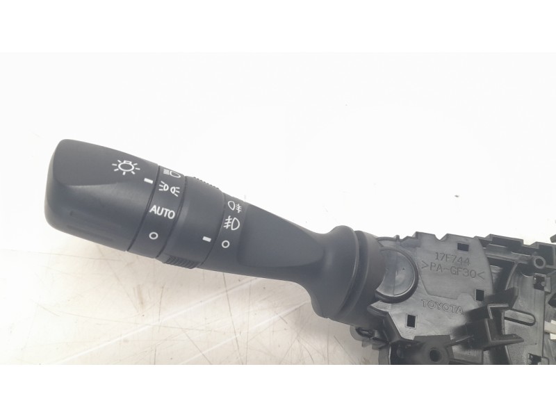 Recambio de mando multifuncion para toyota rav 4 referencia OEM IAM 8414033250  