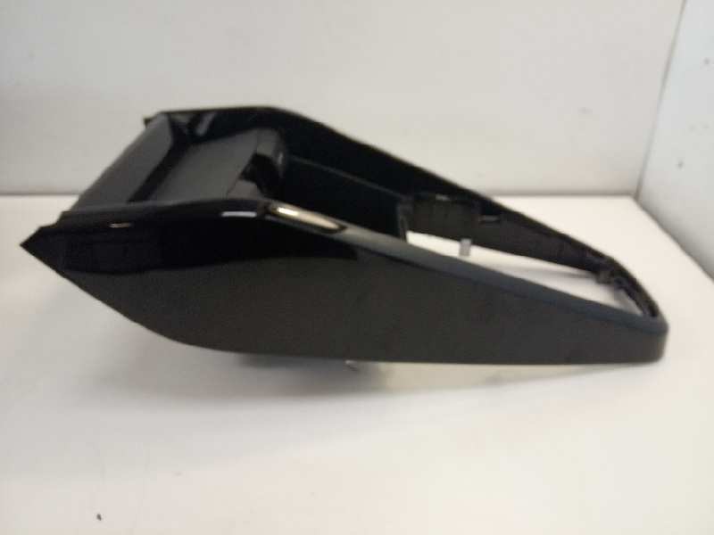 Recambio de moldura para kia stonic (ybcuv) spirit referencia OEM IAM 84365H8000  