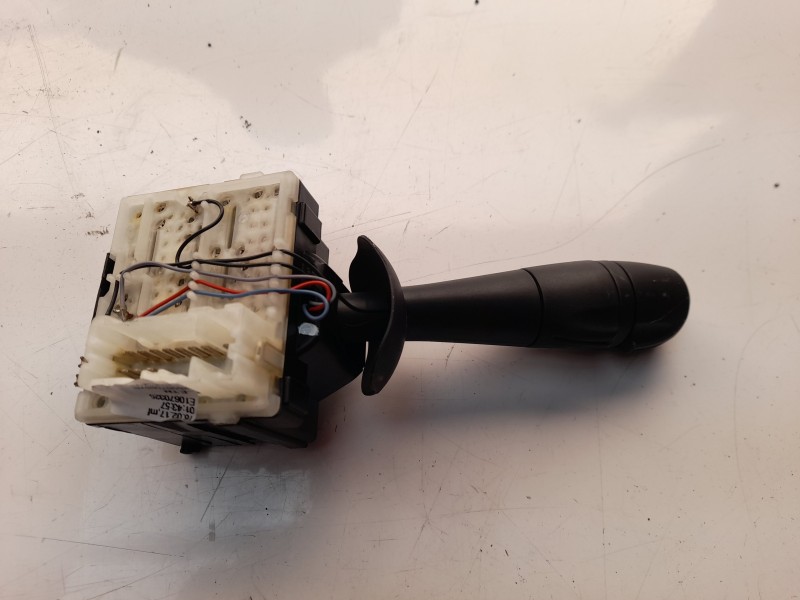 Recambio de mando limpia para renault captur zen referencia OEM IAM 8201168016  