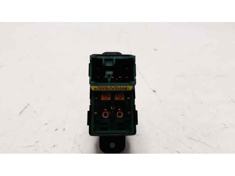 Recambio de mando elevalunas delantero derecho para hyundai i10 1.2 cat referencia OEM IAM 71116B4000  