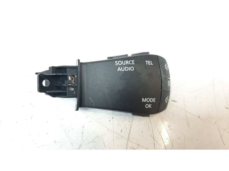 Recambio de mando multifuncion para renault megane iv grandtour 1.2 tce energy referencia OEM IAM 255520229R  