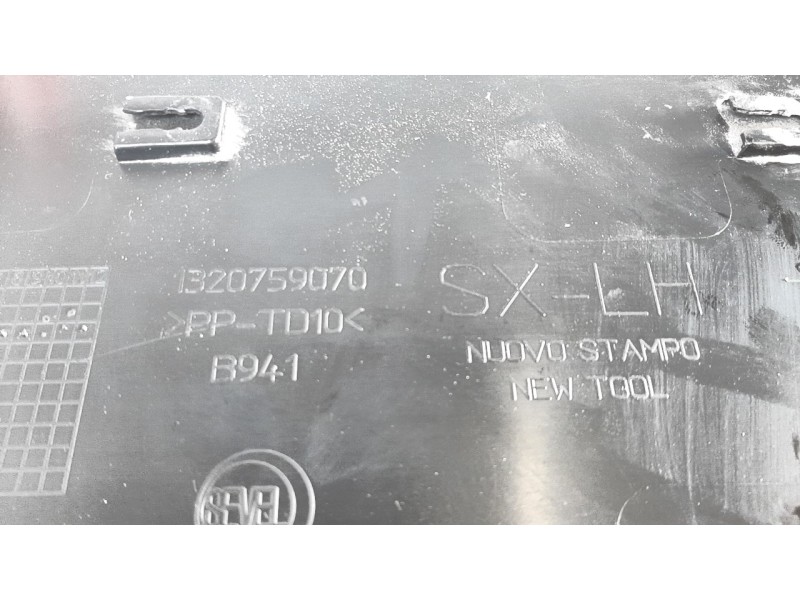 Recambio de molduras traseras para citroen jumper kasten 30 l1h1 bluehdi 120 referencia OEM IAM 1320759070 107095399E 