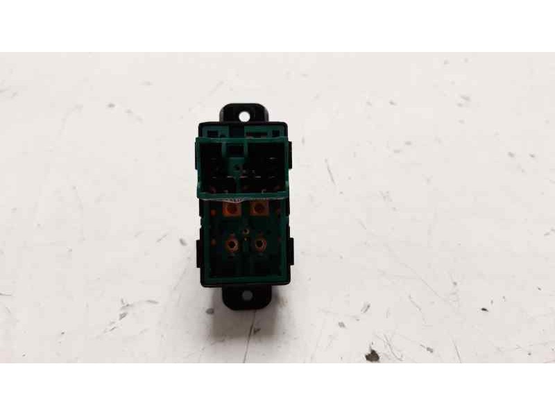 Recambio de mando elevalunas trasero izquierdo para hyundai i10 1.2 cat referencia OEM IAM 71223B4000  