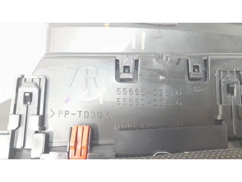 Recambio de rejilla aireadora para toyota corolla (e21) referencia OEM IAM 5566002510  