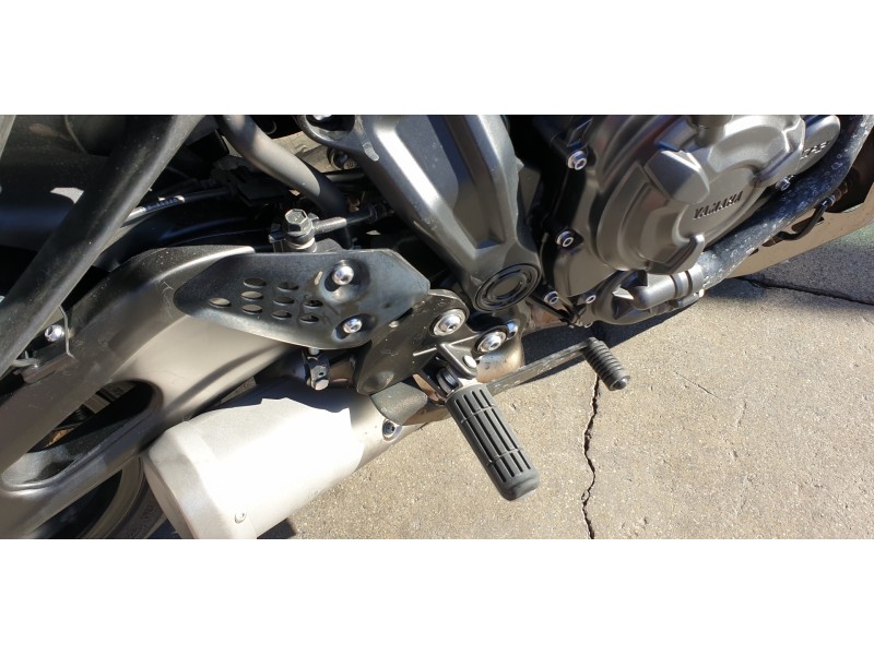 Recambio de estribo para yamaha mt-07 referencia OEM IAM 3YX2741300  