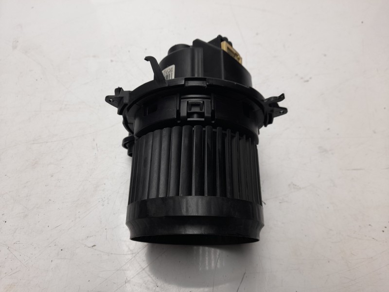 Recambio de ventilador calefaccion para renault captur zen referencia OEM IAM 5R5833500  
