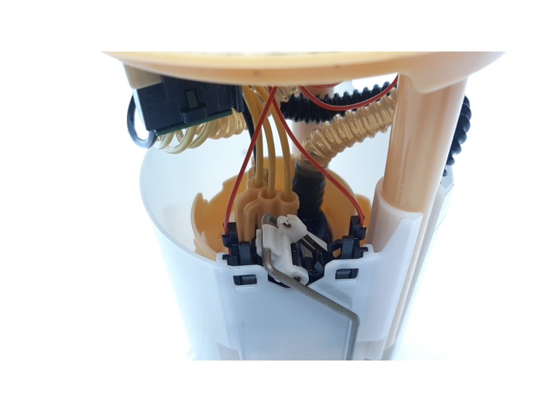 Recambio de bomba combustible para renault megane iv berlina 5p 1.5 blue dci diesel fap referencia OEM IAM 172027799R 0580203319