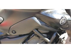 Recambio de moldura para yamaha mt-07 referencia OEM IAM BAT24122   2