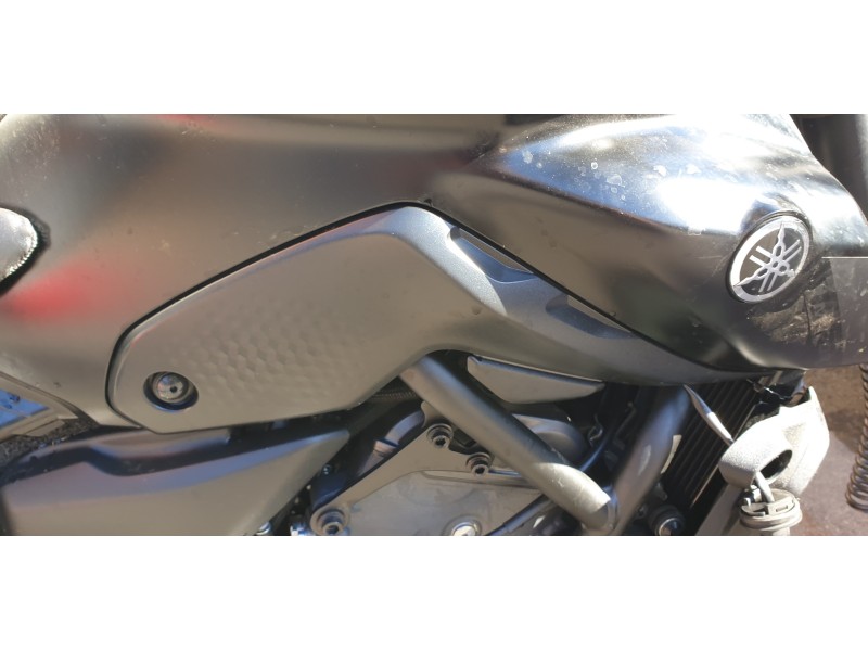 Recambio de moldura para yamaha mt-07 referencia OEM IAM BAT24122  