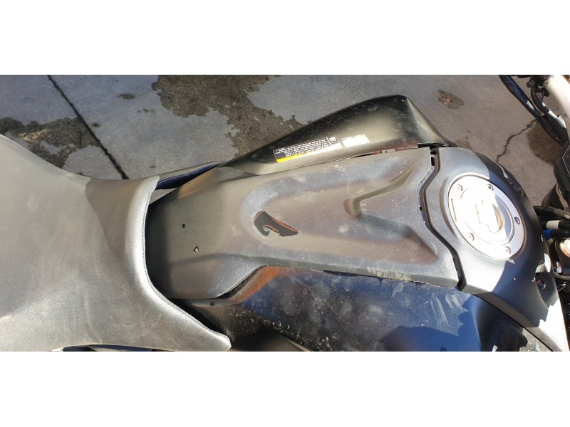 Recambio de moldura para yamaha mt-07 referencia OEM IAM BAT2171A00  