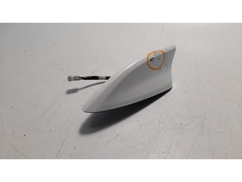 Recambio de antena para mazda 3 lim. () luxury referencia OEM IAM BHN966A30  