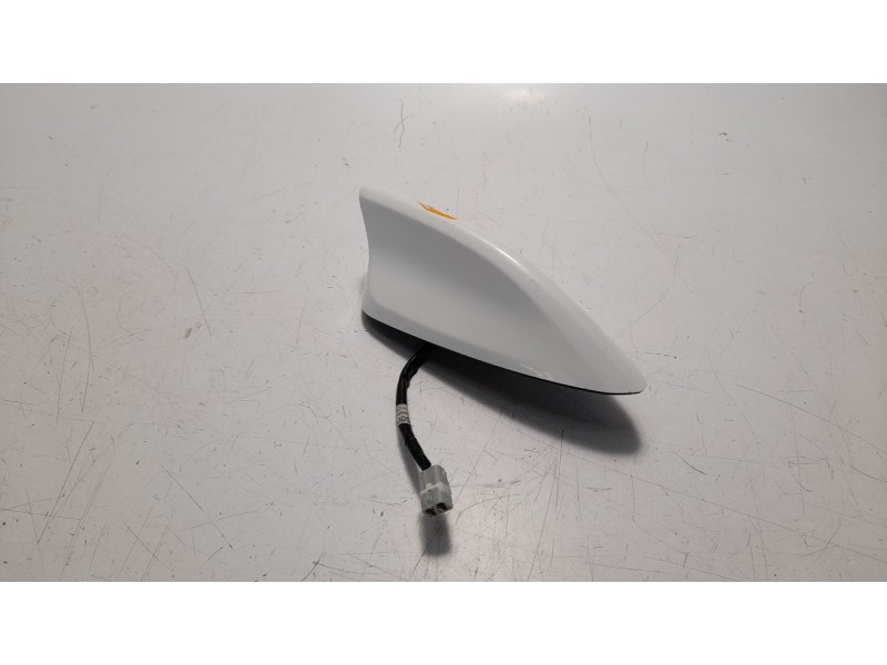 Recambio de antena para mazda 3 lim. () luxury referencia OEM IAM BHN966A30  