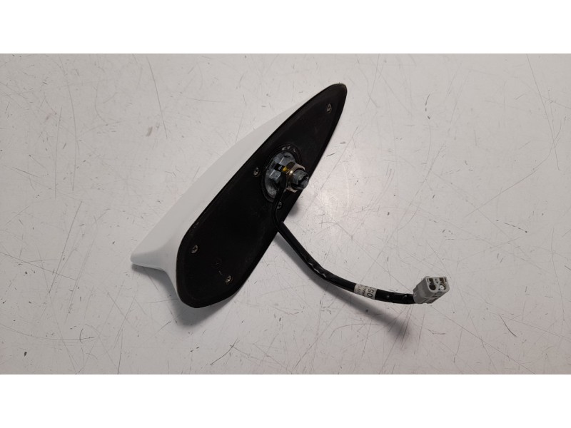 Recambio de antena para mazda 3 lim. () luxury referencia OEM IAM BHN966A30  