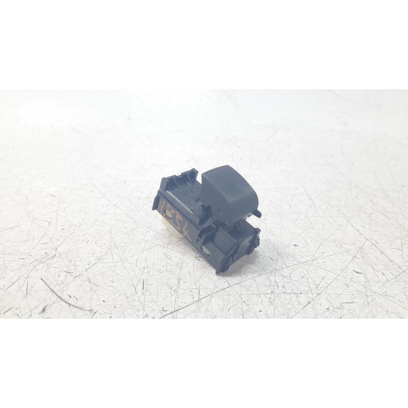 Recambio de mando elevalunas trasero derecho para toyota hilux (gun1) doble cabina dlx 4x4 referencia OEM IAM 848100K080  