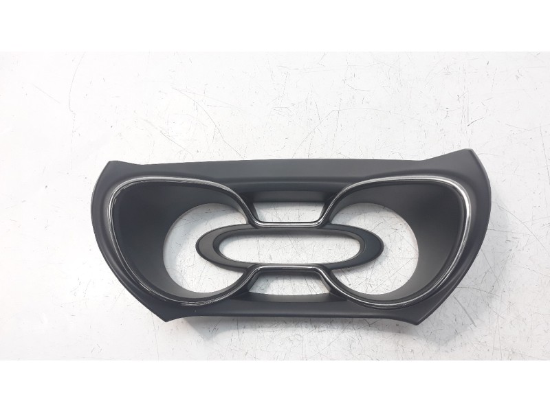 Recambio de moldura para renault captur 1.5 dci diesel fap energy referencia OEM IAM 682504768R  