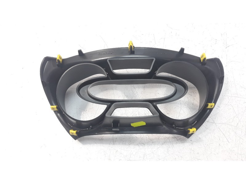 Recambio de moldura para renault captur 1.5 dci diesel fap energy referencia OEM IAM 682504768R  