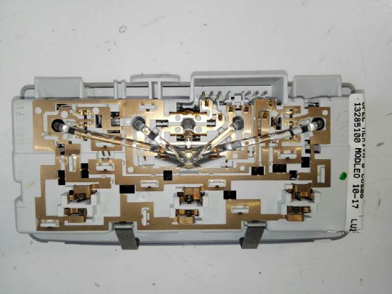 Recambio de luz interior para opel meriva b cosmo referencia OEM IAM 13285100  