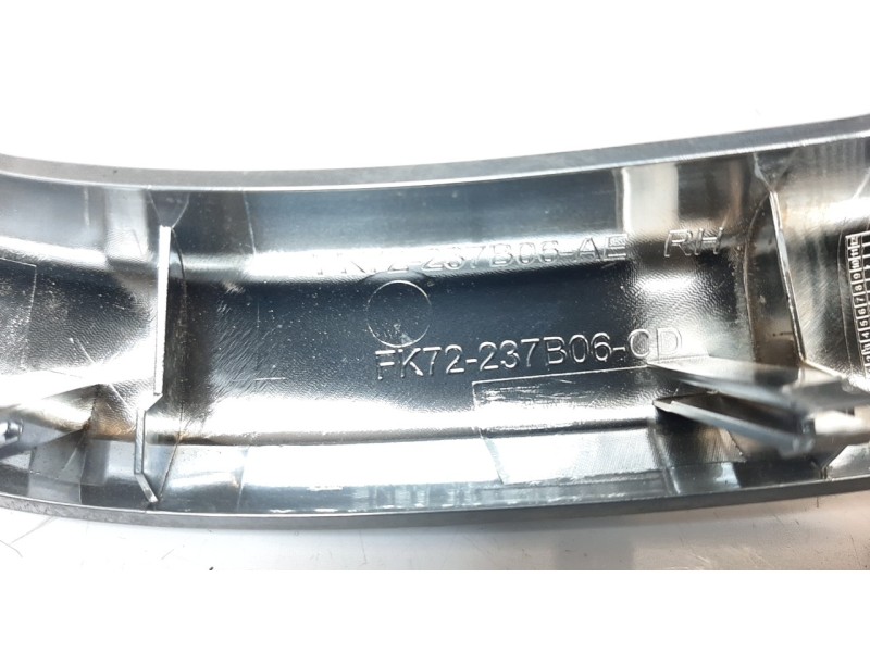 Recambio de moldura para land rover discovery sport 2.0 td4 cat referencia OEM IAM FK72237B06CD  
