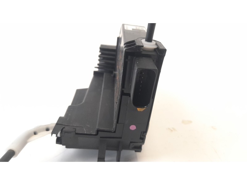 Recambio de cerradura puerta delantera derecha para peugeot 308 1.2 12v e-thp referencia OEM IAM 9810309380  