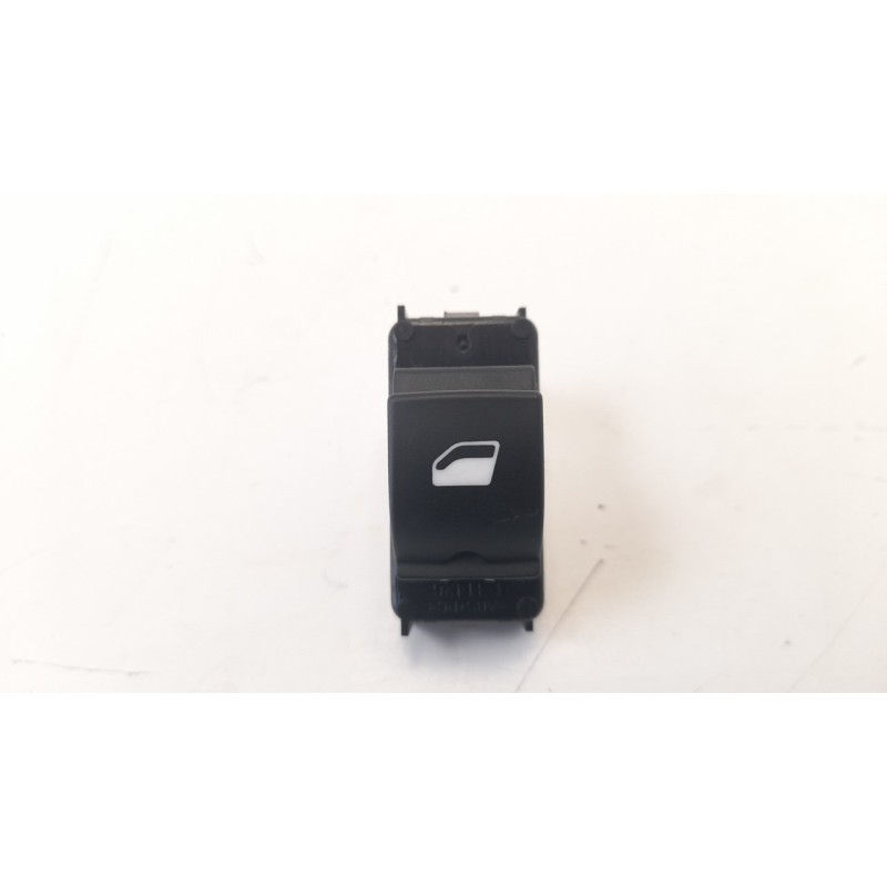 Recambio de mando elevalunas trasero derecho para peugeot 308 1.2 12v e-thp referencia OEM IAM 96762292ZD IAF240007CP 