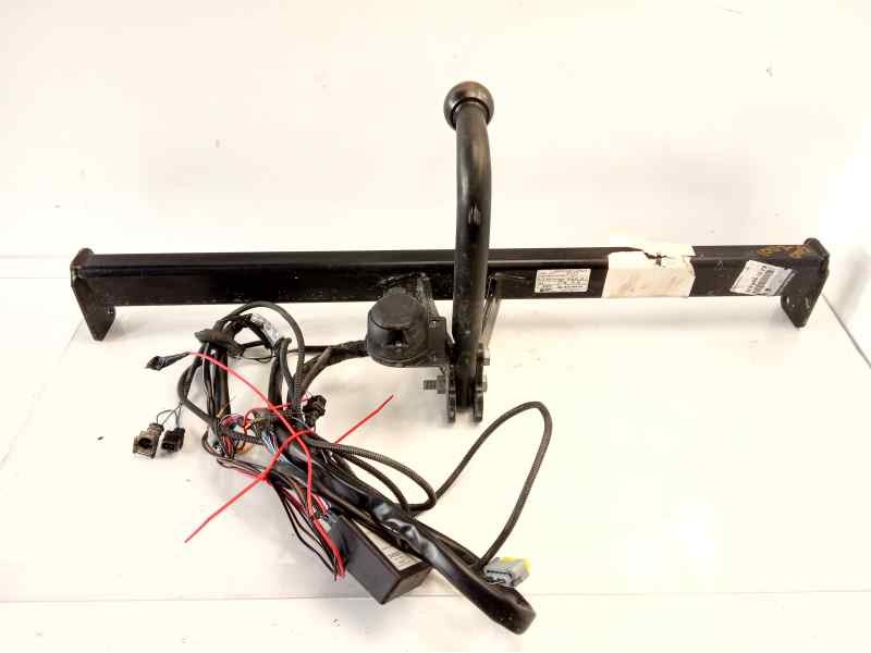 Recambio de enganche remolque para dacia duster ii prestige referencia OEM IAM 8201684327  