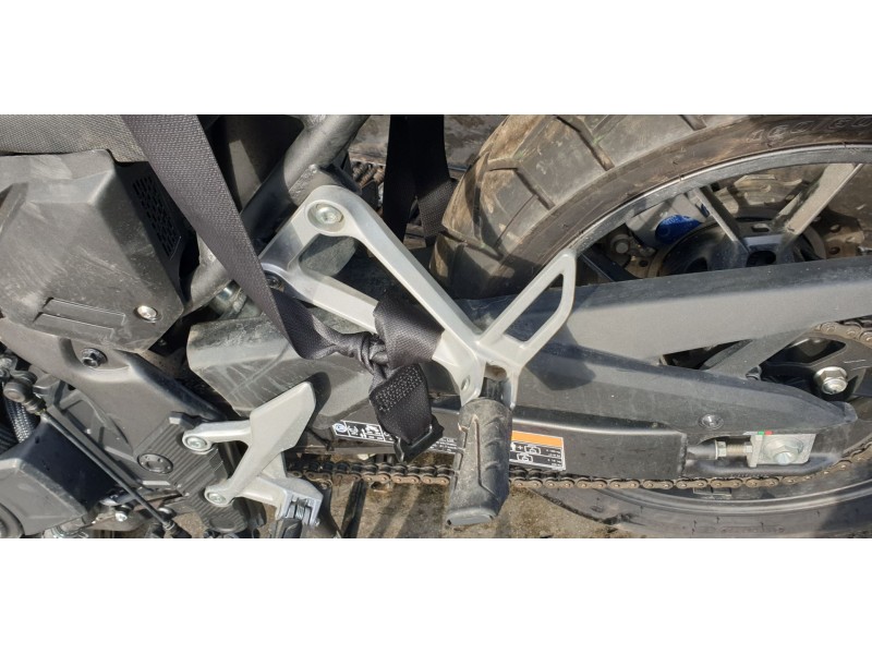 Recambio de estribera izquierda para honda cb 500x cb 500x referencia OEM IAM 50725MGZJ00  