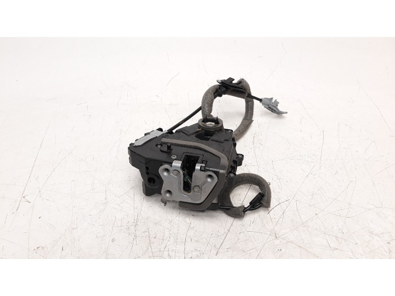 Recambio de cerradura puerta trasera derecha para renault captur ii 1.3 tce referencia OEM IAM 825021122R  