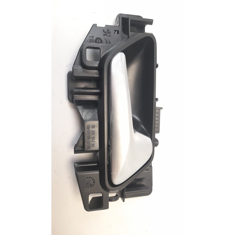 Recambio de maneta interior trasera derecha para peugeot 308 1.2 12v e-thp referencia OEM IAM 98201552  