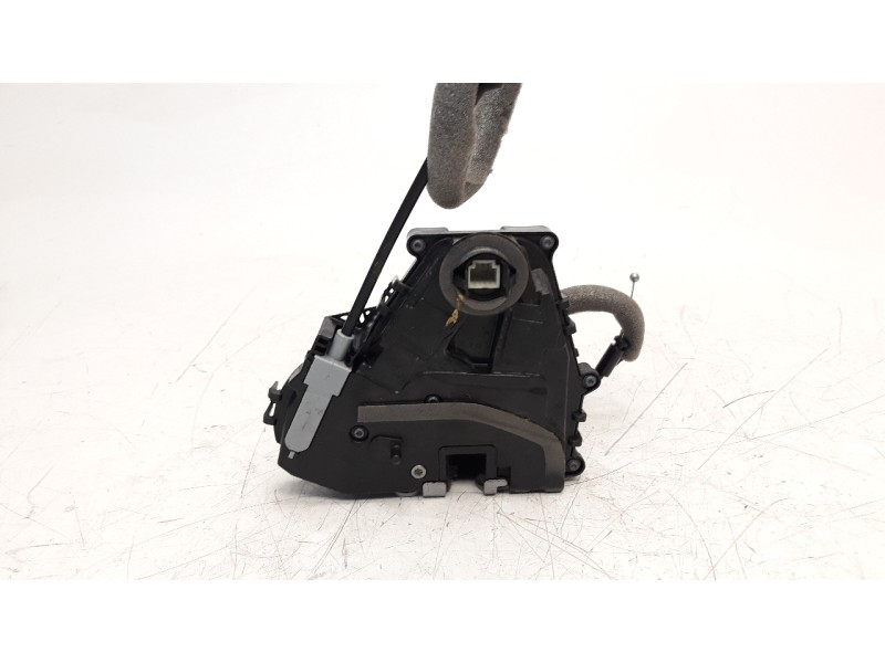 Recambio de cerradura puerta trasera derecha para renault captur ii 1.3 tce referencia OEM IAM 825021122R  