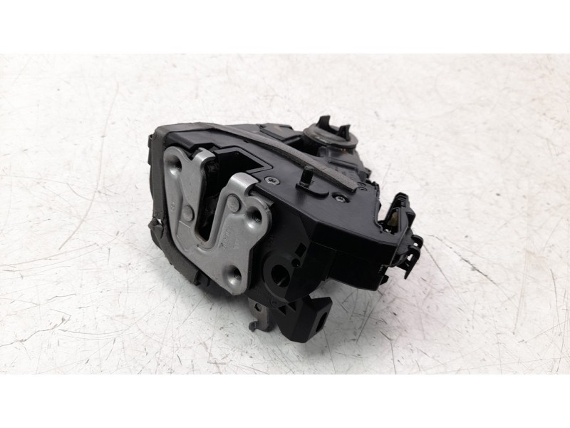 Recambio de cerradura puerta trasera izquierda para renault captur ii 1.3 tce referencia OEM IAM 825031538R  