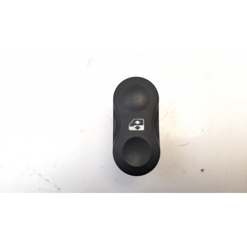 Recambio de mando elevalunas delantero derecho para dacia duster 1.5 dci diesel fap cat referencia OEM IAM 8200602227  