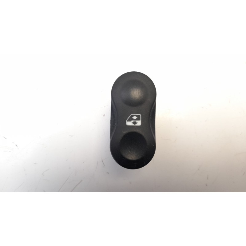 Recambio de mando elevalunas delantero izquierdo para dacia duster 1.5 dci diesel fap cat referencia OEM IAM 8200602227  